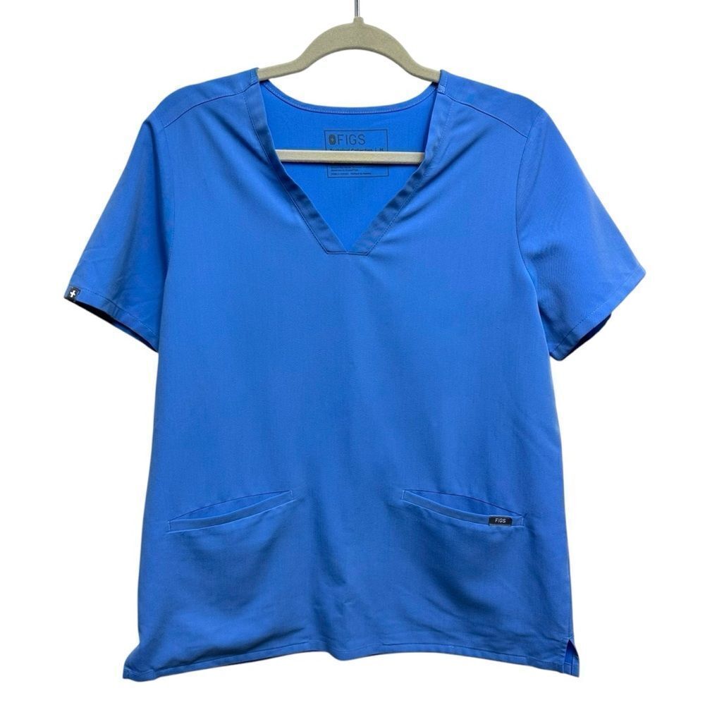 Fig's Women's Casma‎ Three Pocket Scrub Top in Blue, M